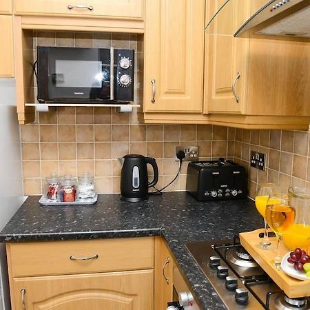 Delightful 2 Bed Town Centre House, Sleeps 4 Apartment Barnsley Exterior photo