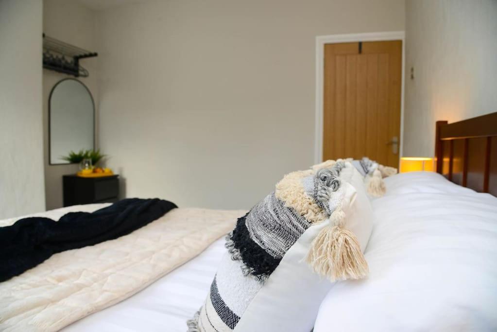 Delightful 2 Bed Town Centre House, Sleeps 4 Apartment Barnsley Exterior photo