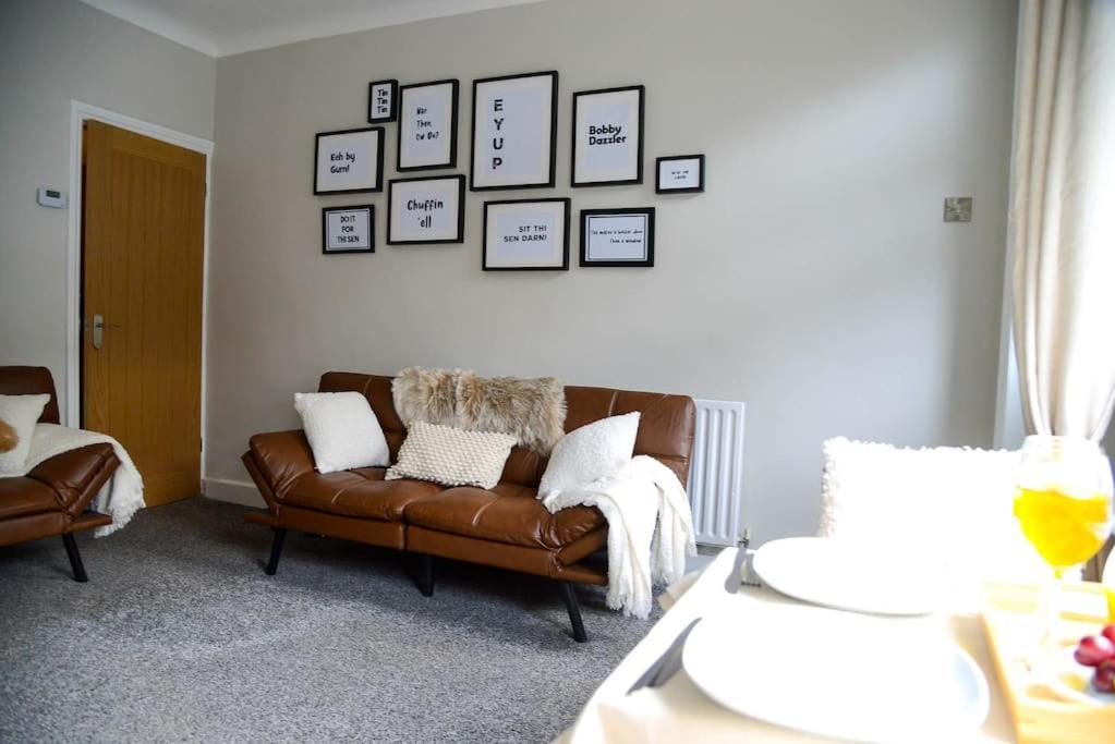 Delightful 2 Bed Town Centre House, Sleeps 4 Apartment Barnsley Exterior photo
