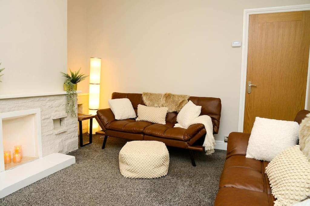 Delightful 2 Bed Town Centre House, Sleeps 4 Apartment Barnsley Exterior photo