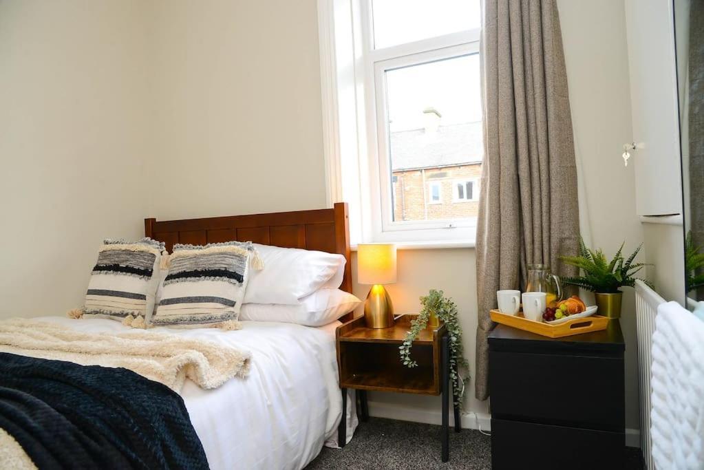 Delightful 2 Bed Town Centre House, Sleeps 4 Apartment Barnsley Exterior photo